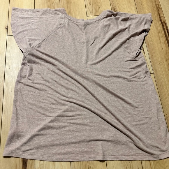 Old Navy Gray Asymmetrical Relaxed T-Shirt - Picture 3 of 4